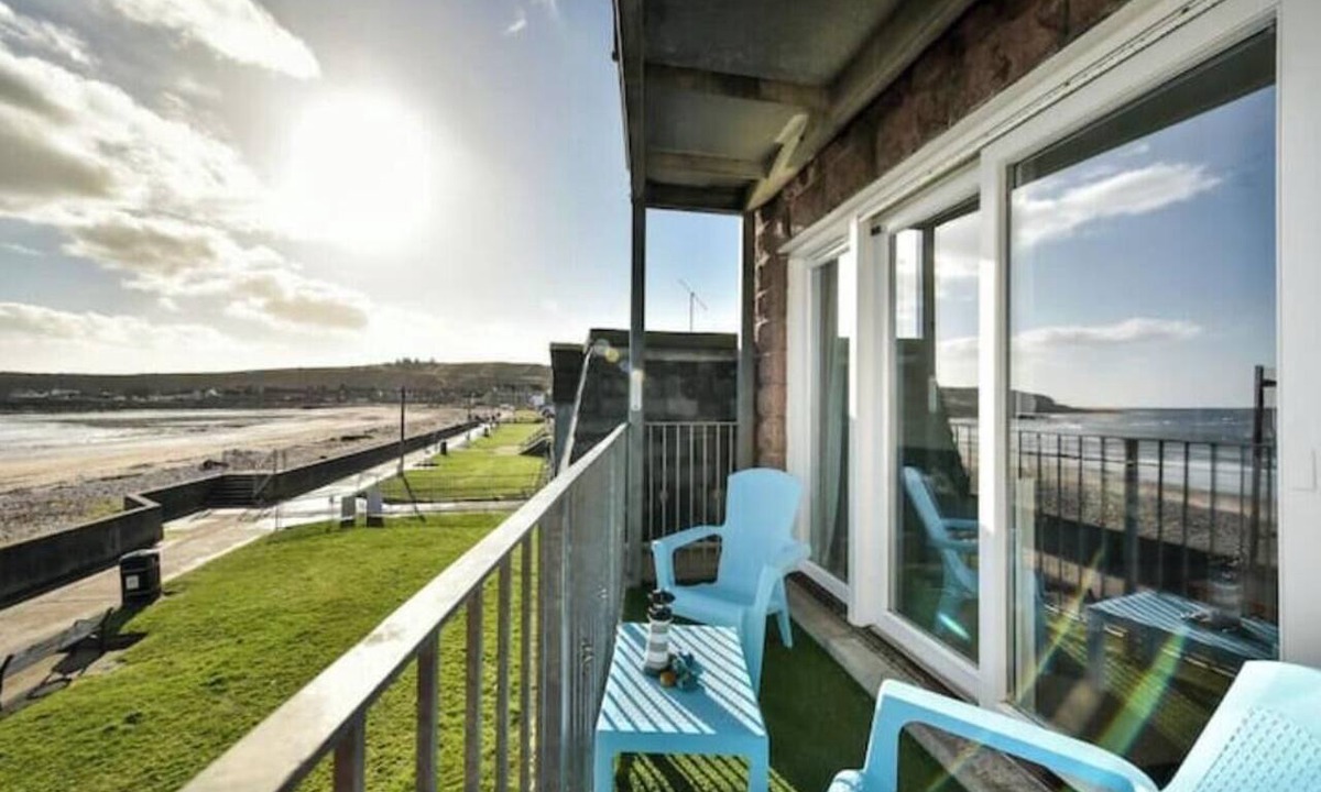 Stonehaven Apartment | Beachfront Haven | Sea View Apartment with Balcony & Parking in Stonehaven
