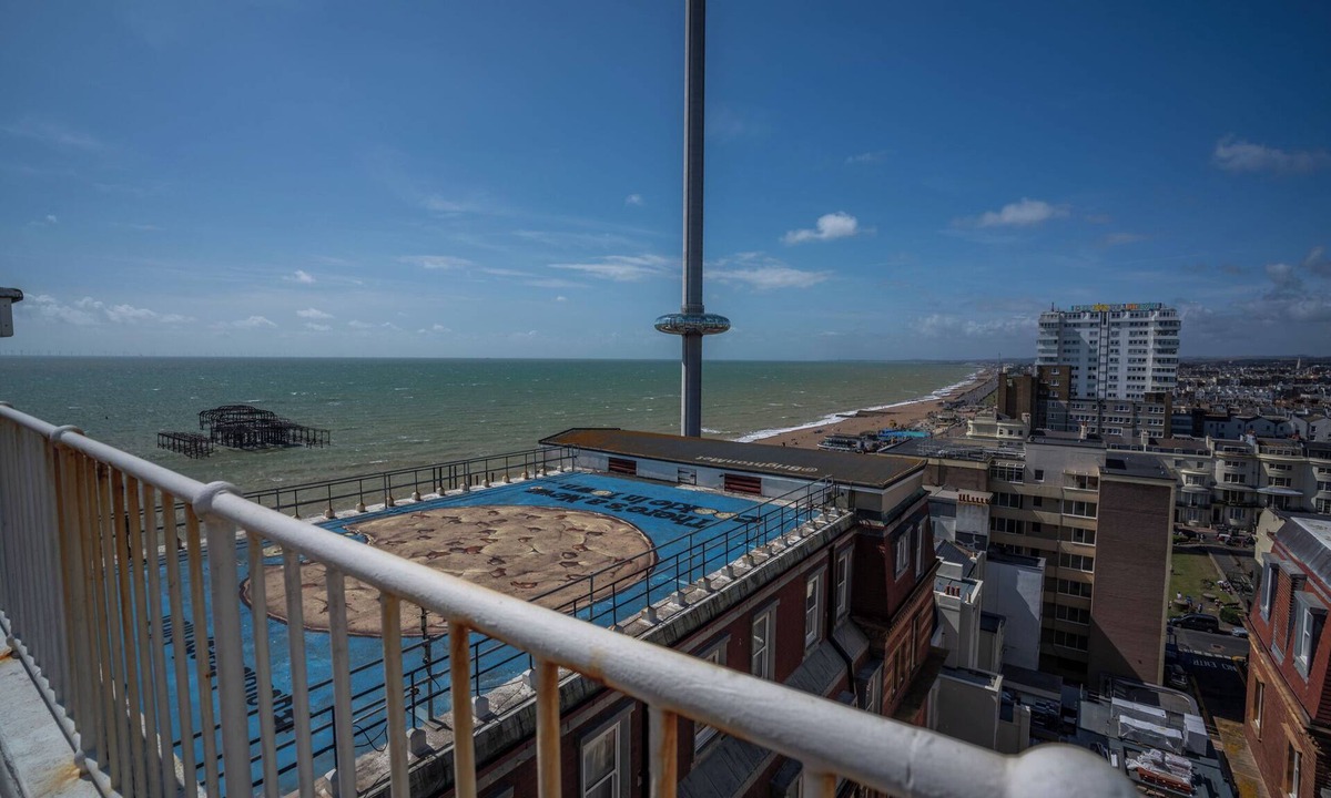Brighton City Centre Cottage | BEACHFRONT PENTHOUSE, family friendly, with pool in Brighton