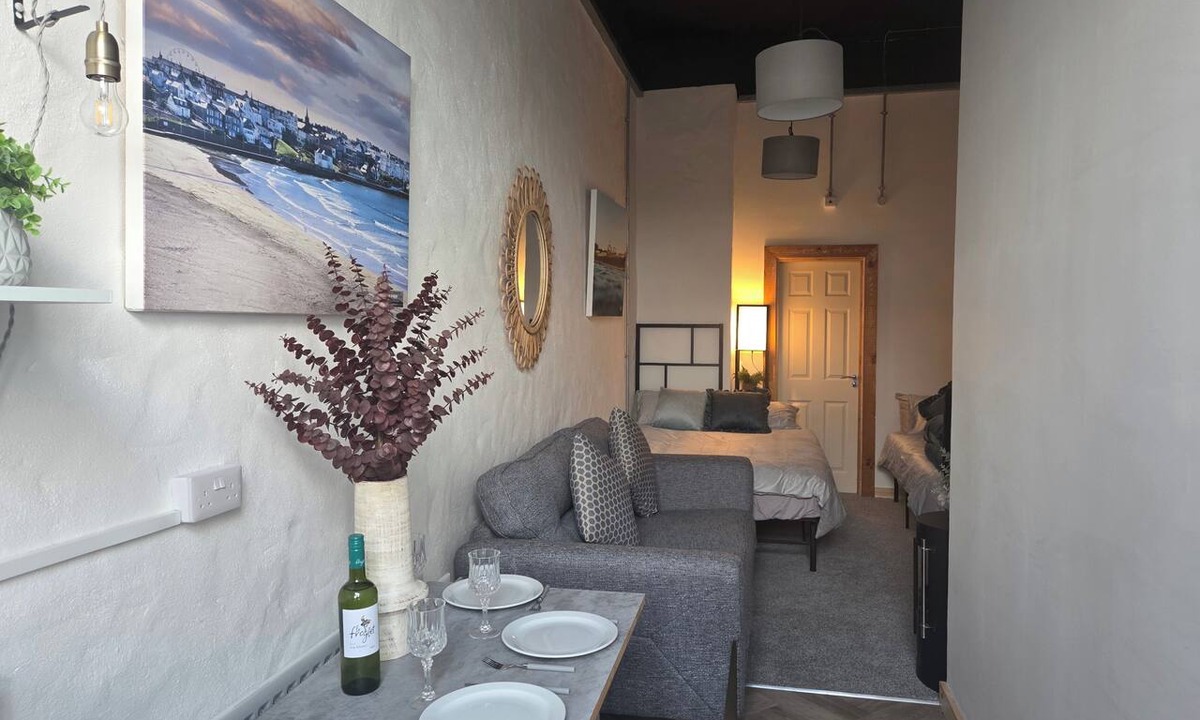 Coleraine Apartment | Beachfront Studio Suite Downhill Free Parking