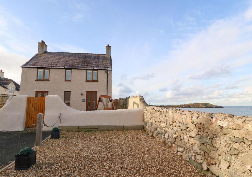 Cemaes Bay House | Beacon Cottage