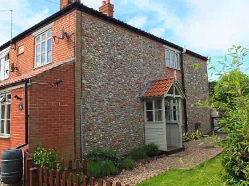 Briston House | Beaconsfield Cottage