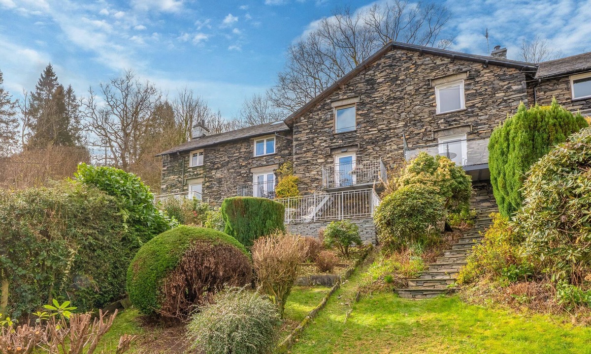 Coniston Cottage | Beautiful cottage with incredible lake views from private balcomy