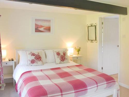 Bridford House | Beautiful Dartmoor cottage overlooking vineyard