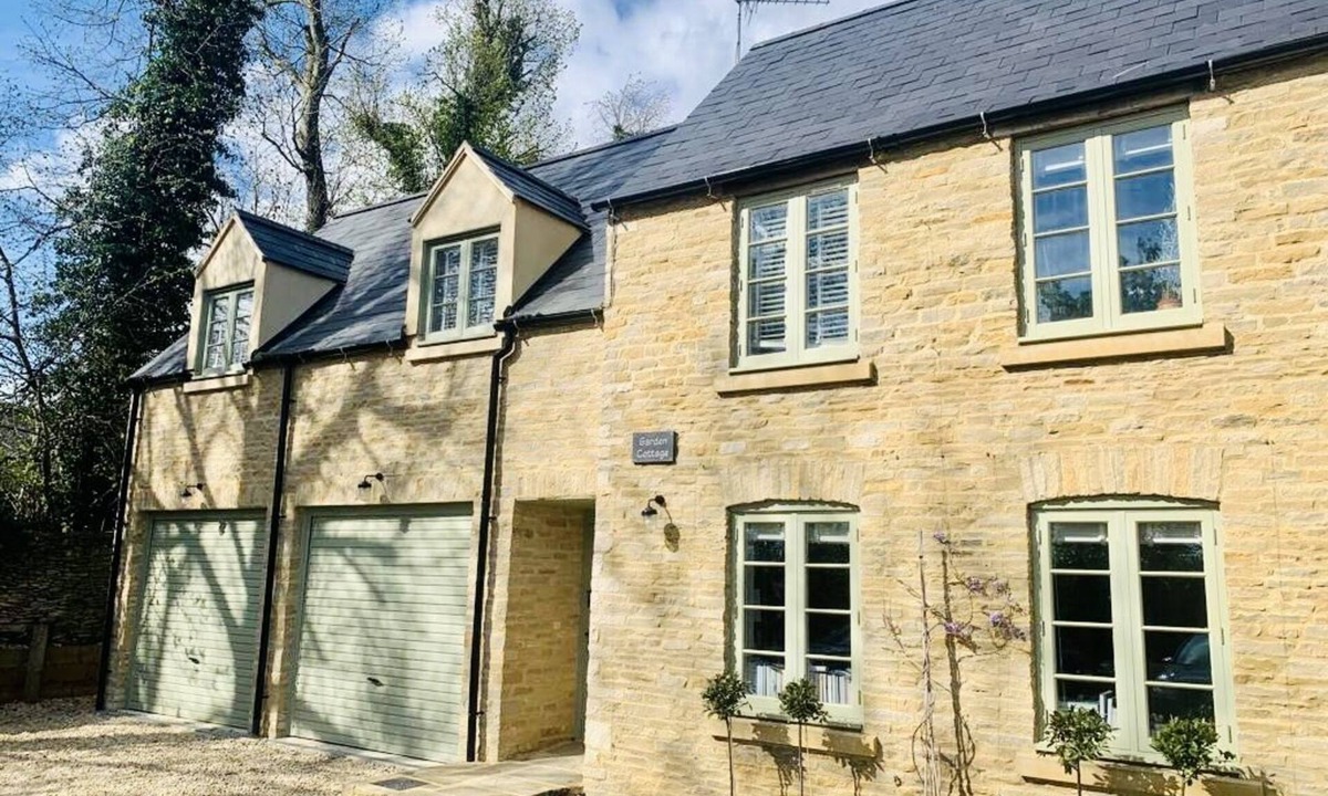 Alvescot House | Beautiful, Spacious Cotswold Stone Home Away From Home