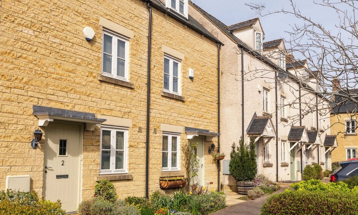 Stratton House | Beautiful Two BD Home Near Cirencester