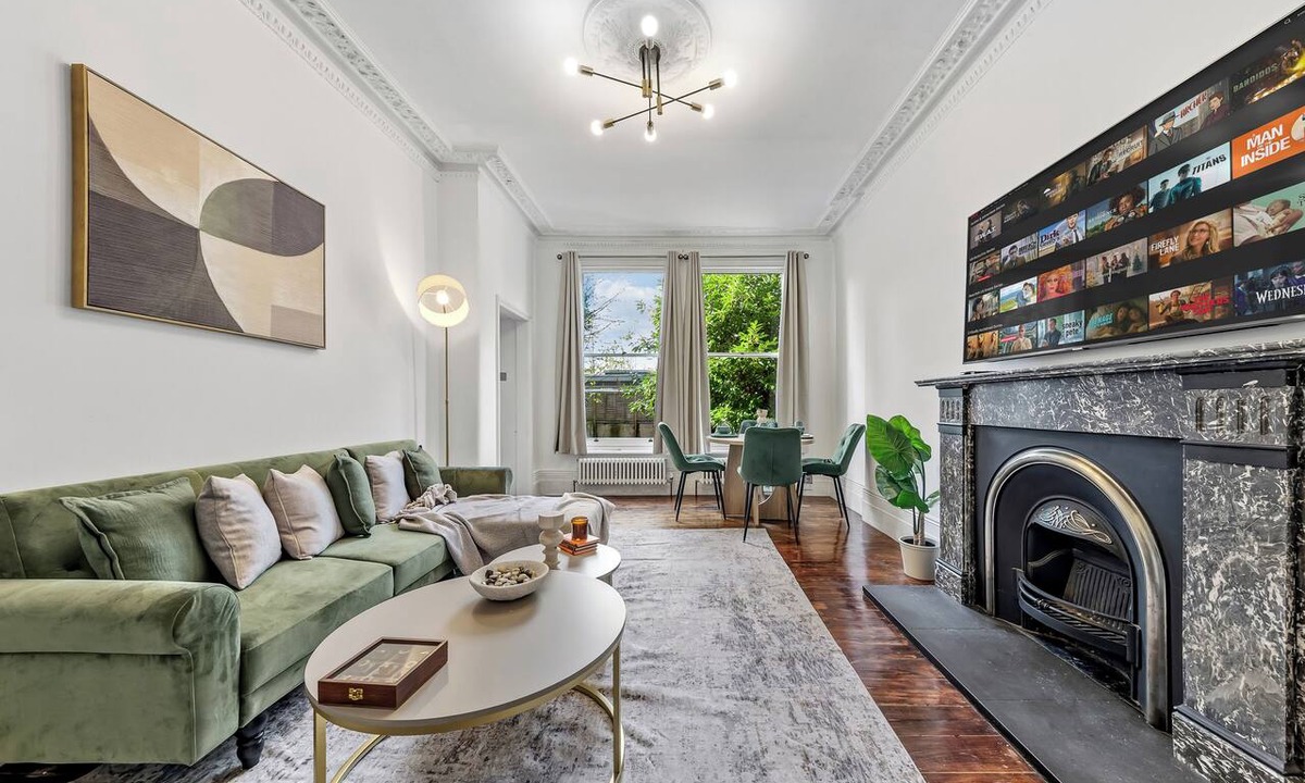 Avonmore and Brook Green Apartment | Beautiful West Kensington Apartment 4 mins away from station