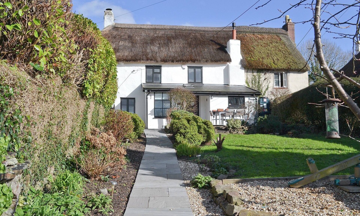 Westleigh Cottage | Bee Bowl Cottage - HTTD