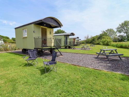 Loppington House | Bee Happy