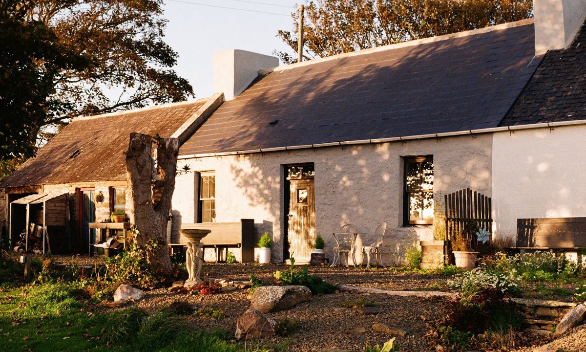 Dunbeath Cottage | Bespoke 1 Bed Cottage in Dunbeath village.