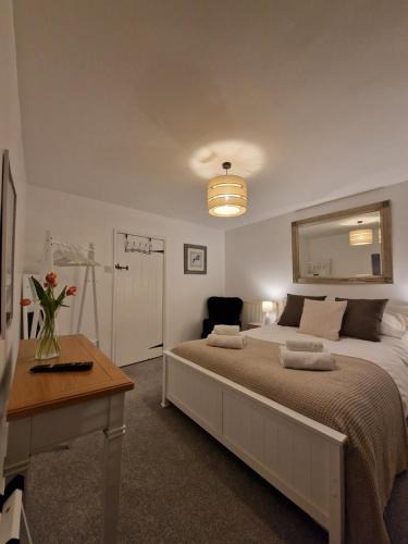 Pickering House | Black Cat Cottage - Central Pickering Cottage