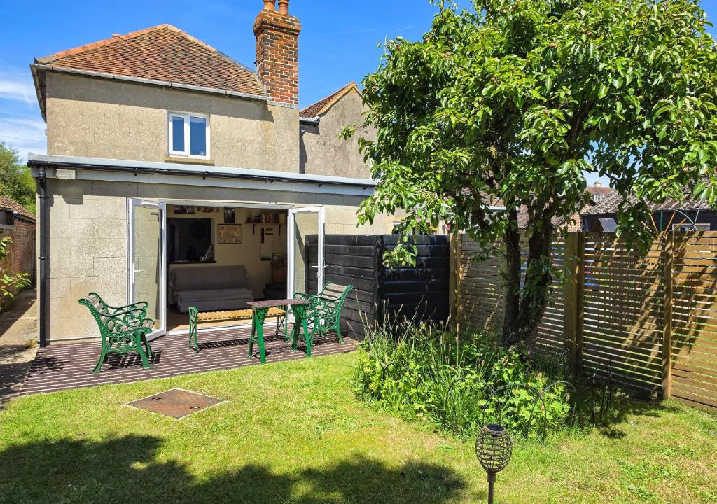 East Ashling House | Blacksmith Cottages