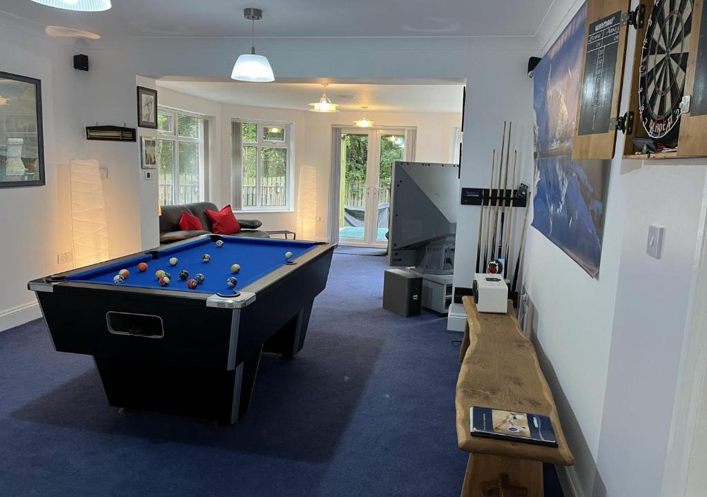 Blaydon on Tyne Apartment | BlaydonBurn - Sleeps 4 5 - Parking - Yard