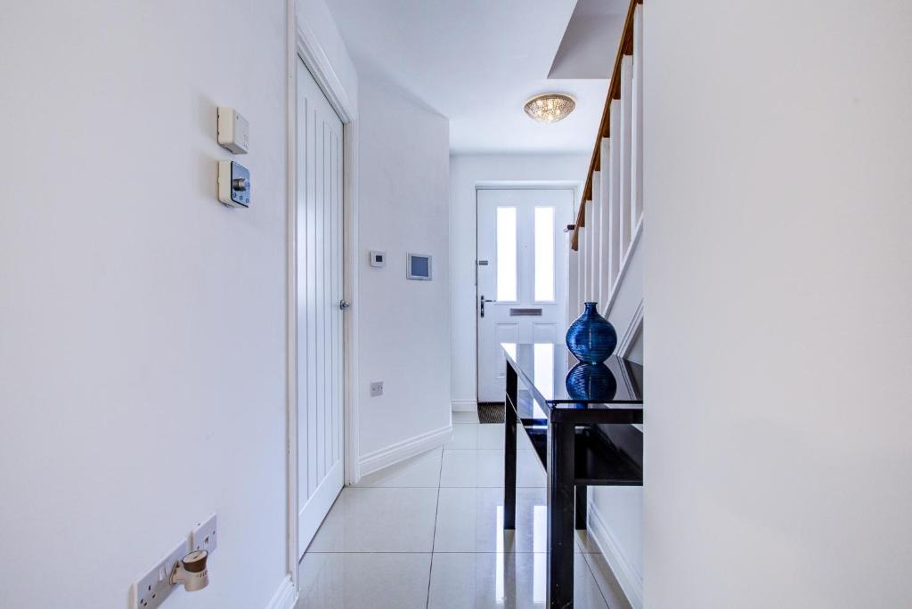 Dartford House | BLOOM -Modern & Spacious 4BDR Home -Free Parking