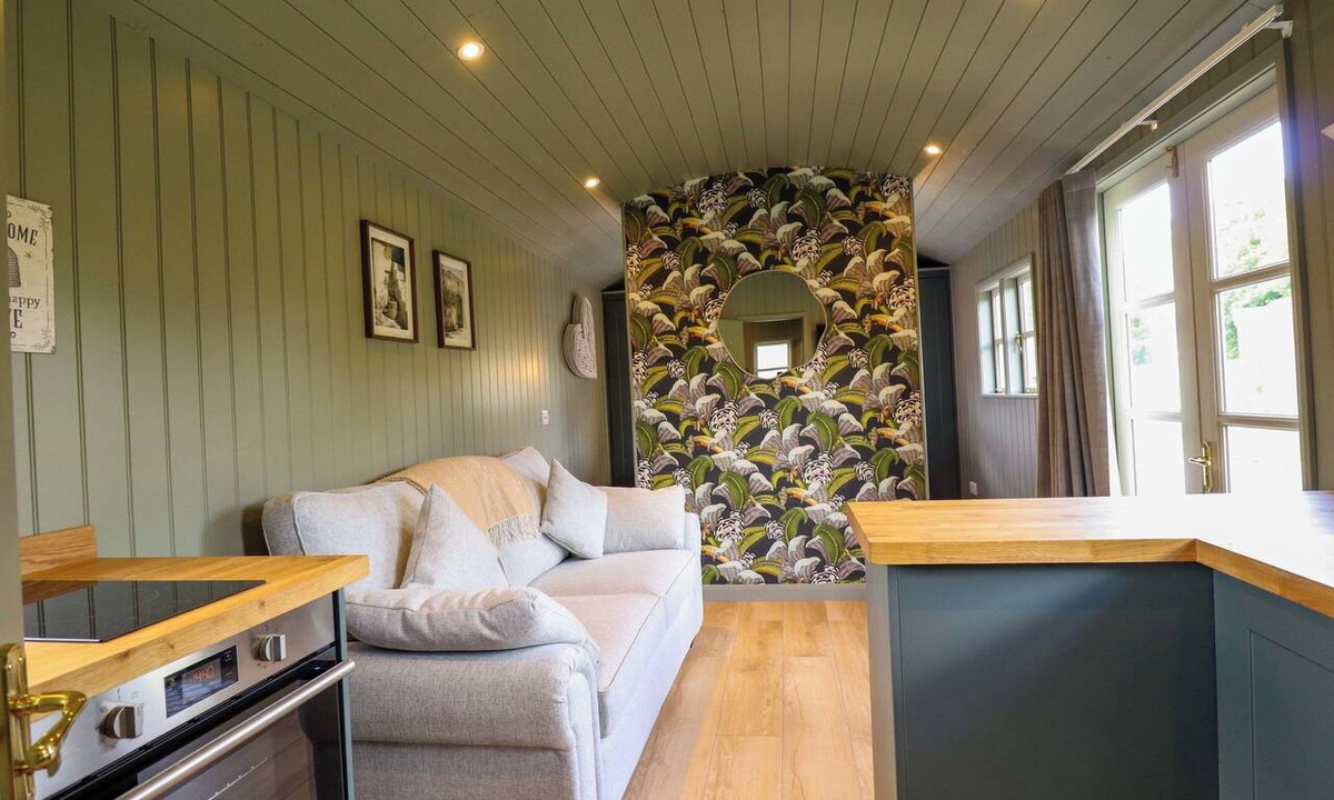 Ashby cum Fenby Cottage | Bluebell