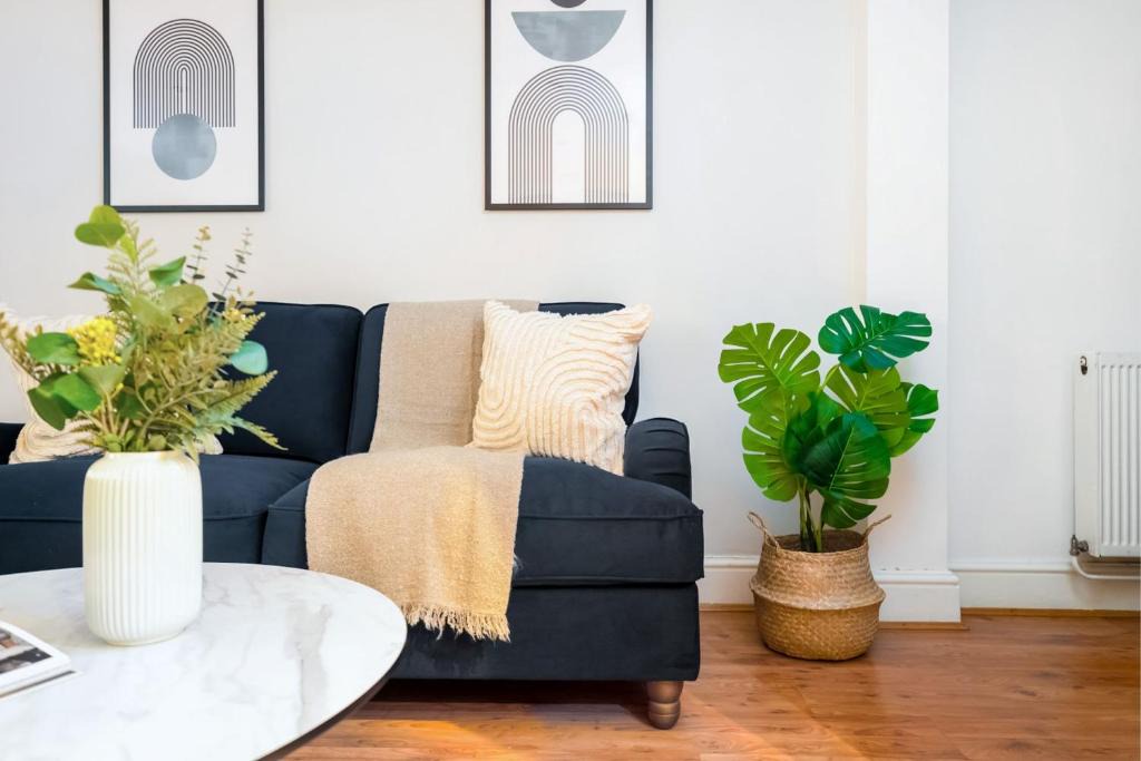 Kennington Apartment | BnBNova - 1BR with Patio - Vauxhall & Waterloo
