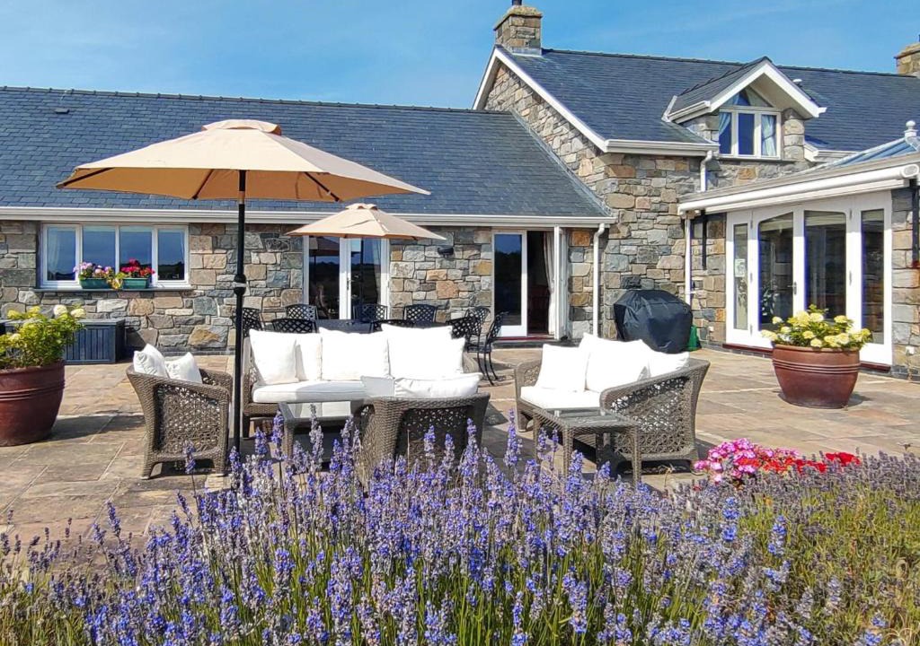 Rhoshirwaun House | Bodrydd