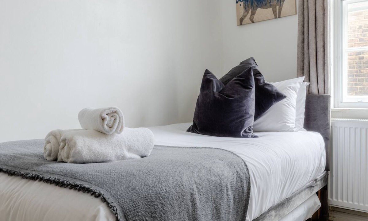 Bryanston and Dorset Square Apartment | Box Budget twin Studio Baker St Central London G10