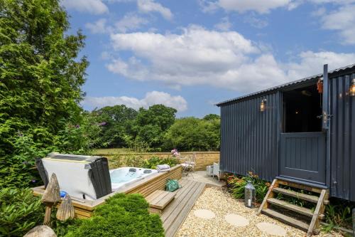 Sway House | Bramble Hut
