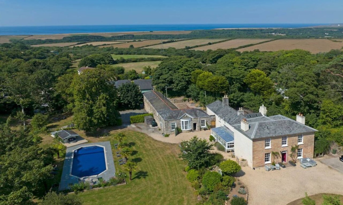 Camborne House | Bramble’s Cottage