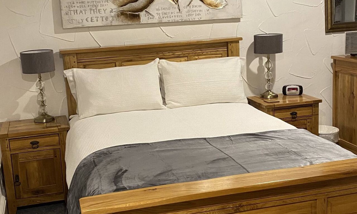 Oulton House | Bridge Farm Hotel