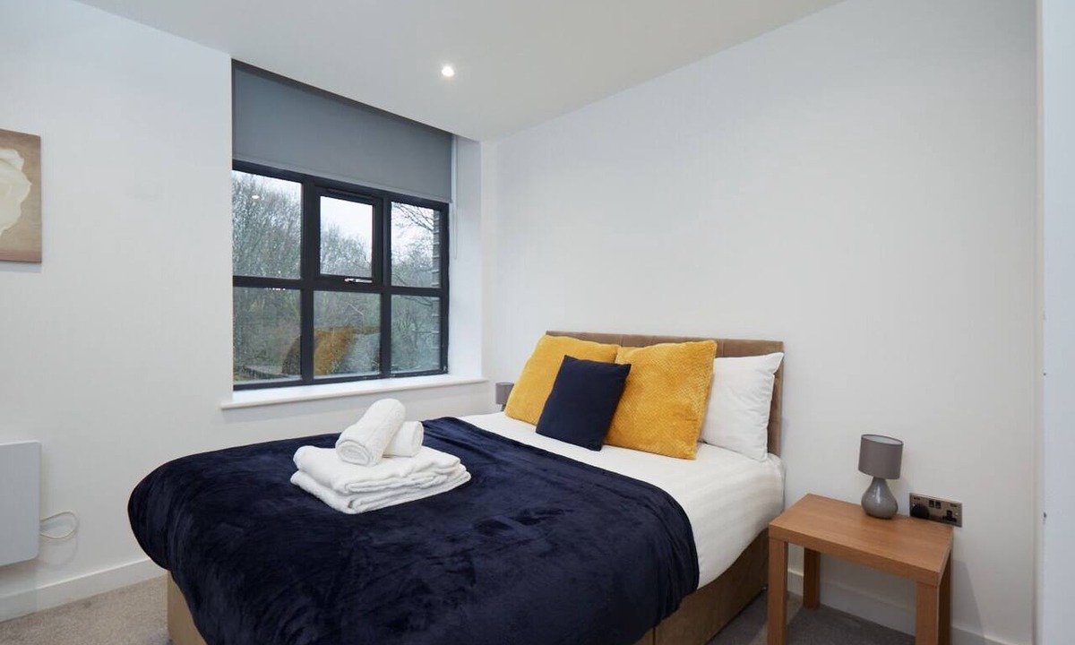 Cartworth Apartment | Bright 2-Bed with Scenic Views in Holmfirth