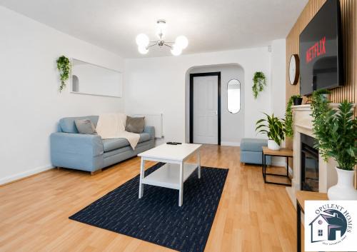 Reading Apartment | Bright 4-Bed Detached Property - Work & Team Ready - Reading Central