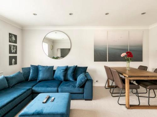 Eton Apartment | Bright and Spacious Apartment-Unbeatable Location! - Pass the Keys