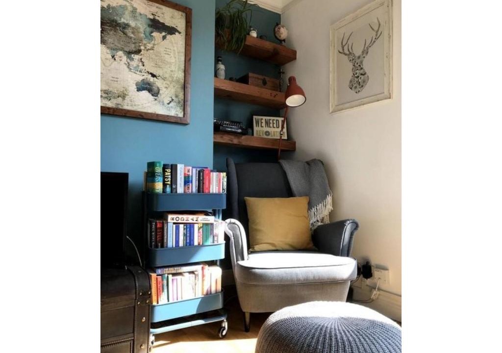Saint Paul's Apartment | Bright, book-filled flat in artsy Stokes Croft