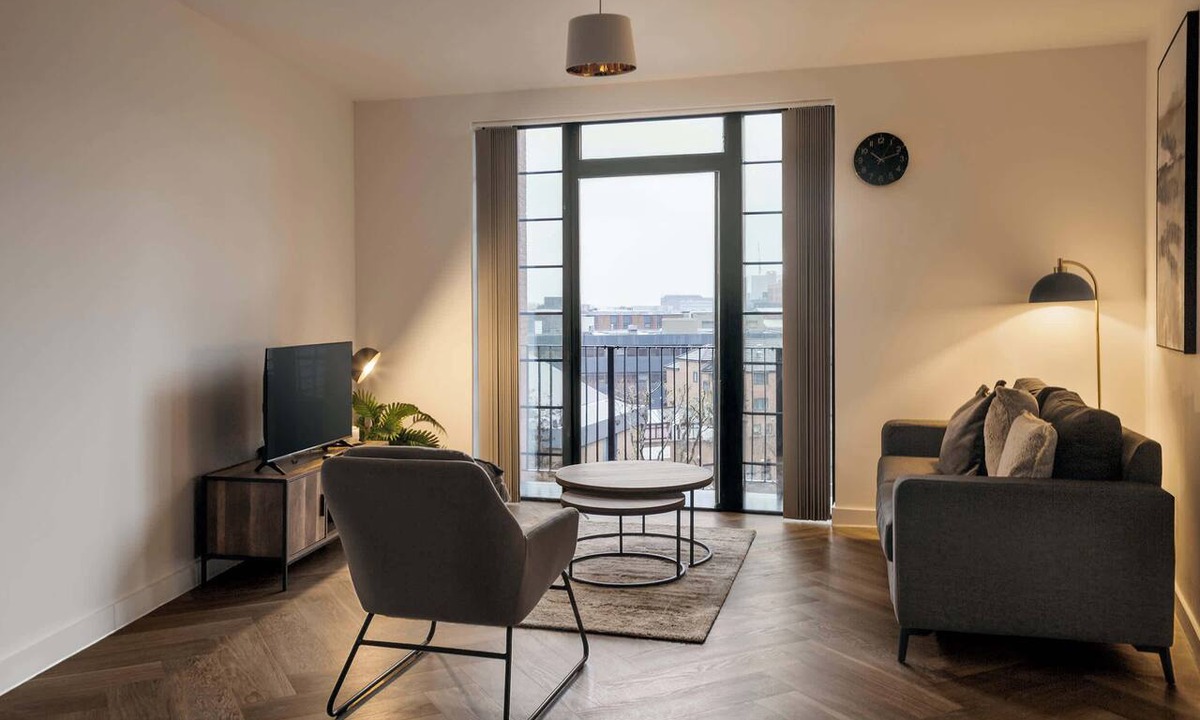 The Westside Apartment | Bright & Contemporary 1BED Apartment in Birmingham