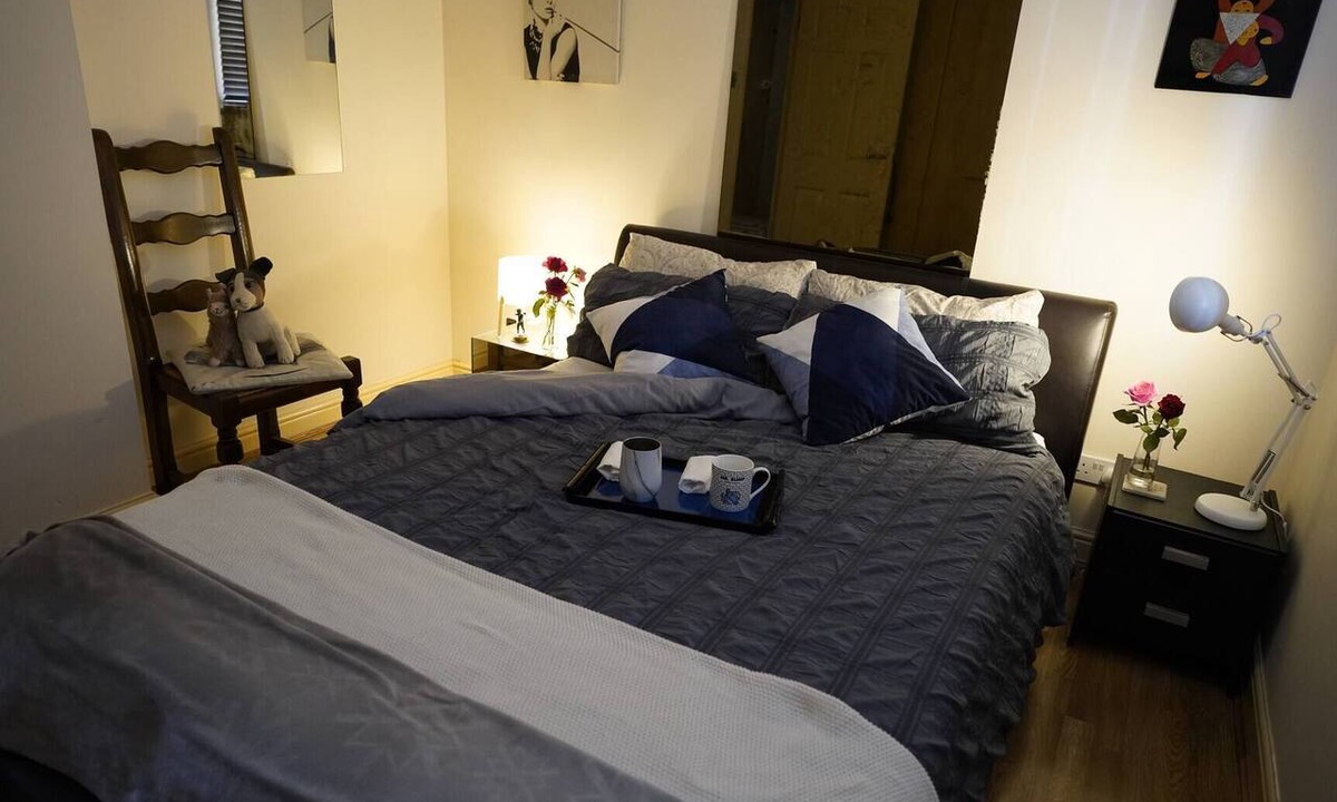 Cricklewood Apartment | Bright & cosy flat with easy access of all London