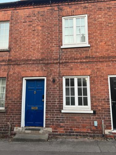 Newent House | Bright & fresh, 3 storey market town house, Newent