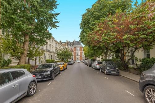 Royal Borough of Kensington and Chelsea Apartment | Bright Hyde Park Studio AC