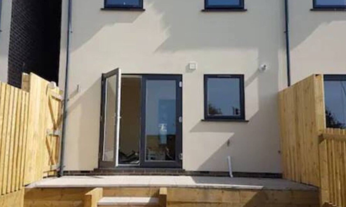 Llanfairfechan House | Bright Modern House beside Snowdonia