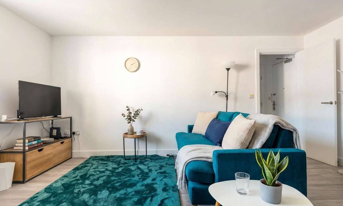 Bradford Apartment | Bright & Spacious 1 Bedroom Apartment in Bradford