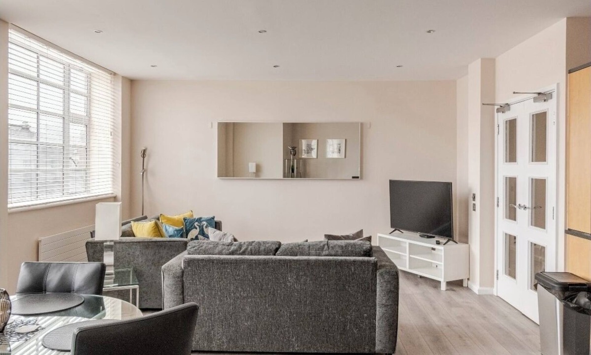 The Cultural Quarter Apartment | Brighton central perfect long stays with free parking.