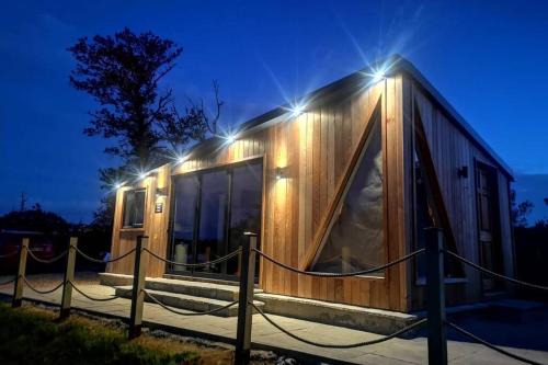 Brondini Apartment | Brondini View Cabin (Private Garden and Hot Tub)