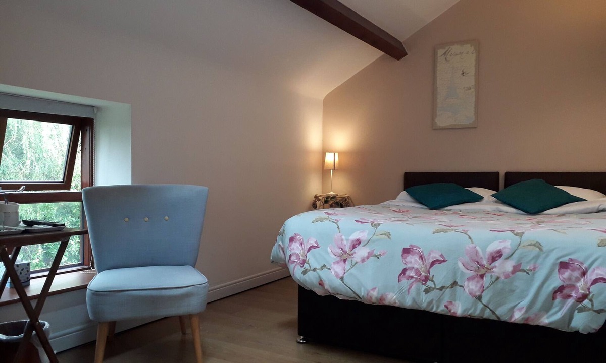 Speke Bed & Breakfast | Brookbarnbandb