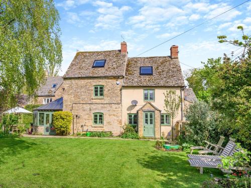 Moreton-in-Marsh House | Brookend Cottage - Uk49705