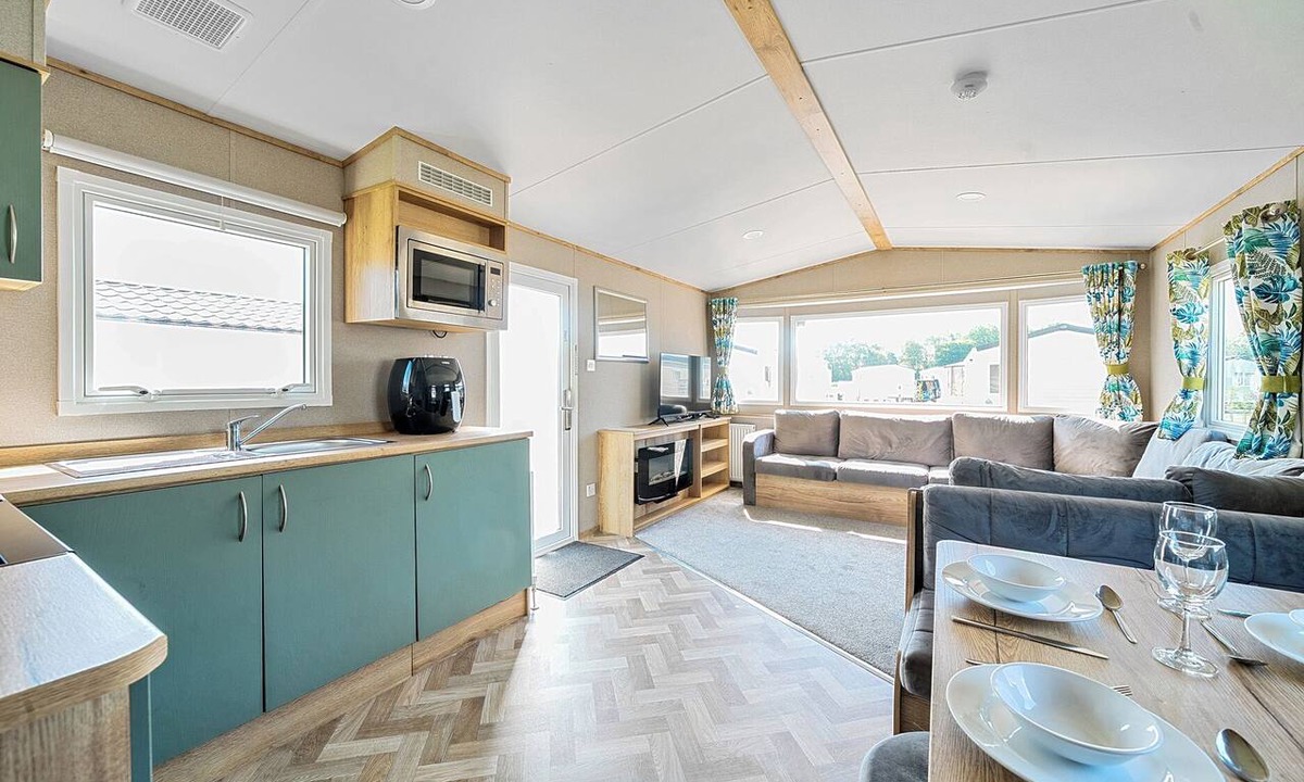 Great Houghton Cottage | Brookside Bliss - Billing Aquadrome