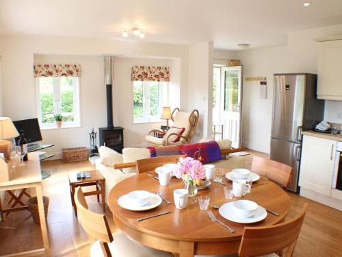 Winterslow House | Broomley Cottage