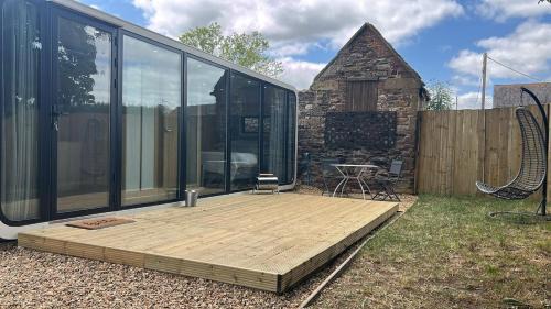 Taunton Apartment | Buckland House - Countryside Chestnut Tree Den
