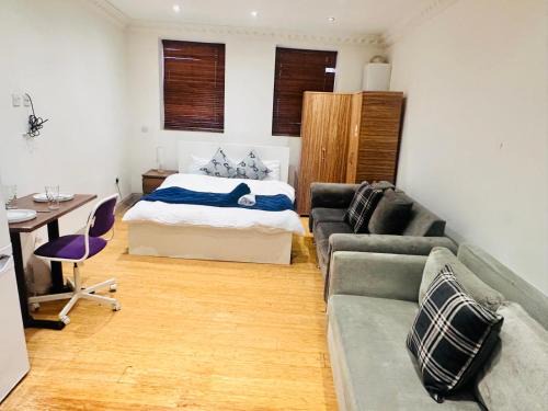Hammersmith Broadway Apartment | Budget Studio Flat In Shepherds bush & Hammersmith