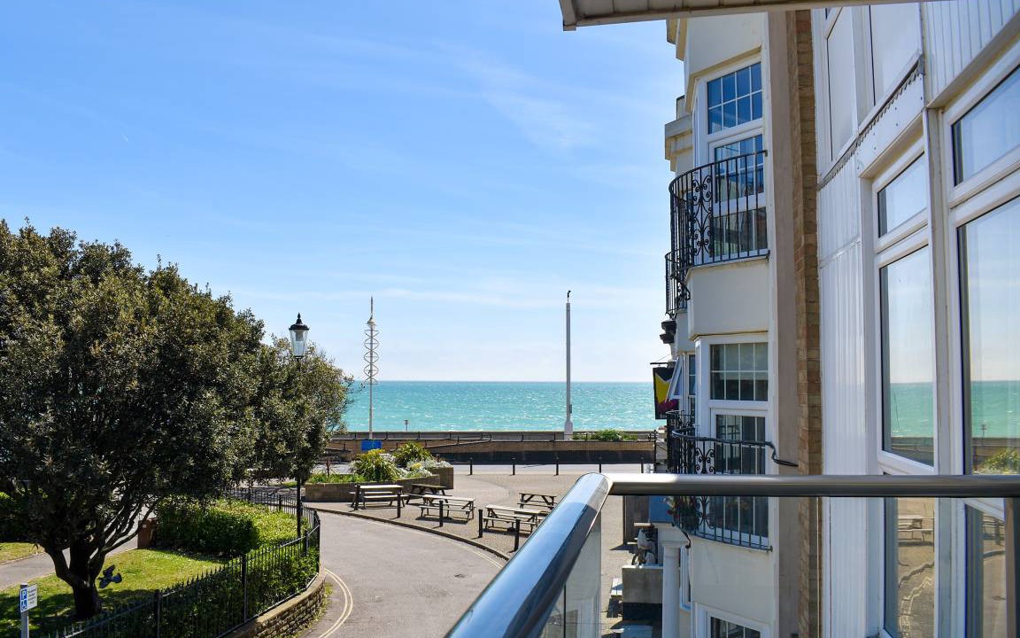 Bognor Regis Cottage | Cabin ∙ 2 bedrooms ∙ 4 guests