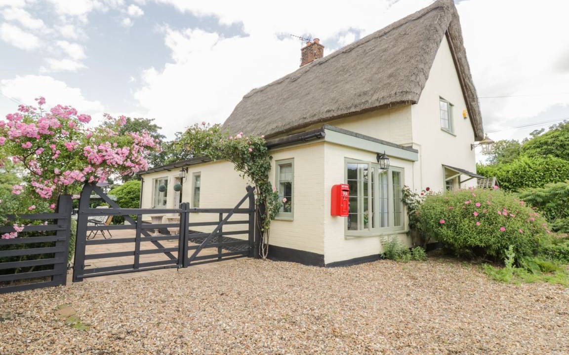 Weybread Cottage | Cabin ∙ 2 bedrooms ∙ 4 guests