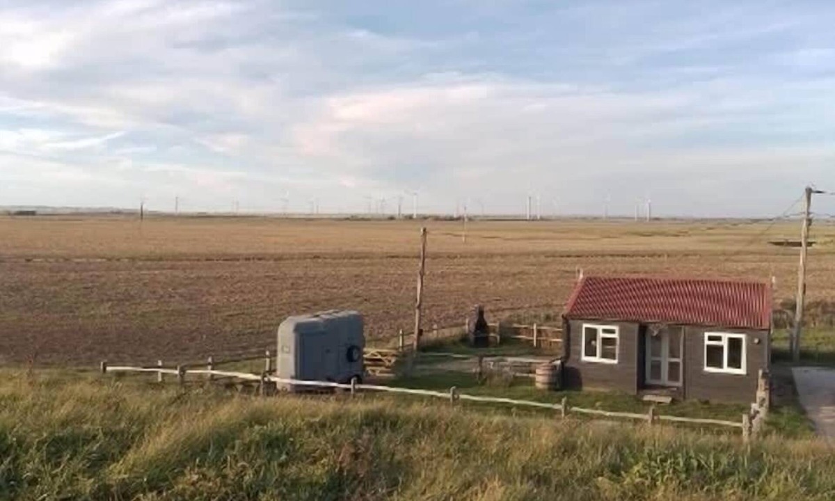 Lydd-on-Sea Ski Chalet | Camber Sands Beachfront Chalet w/Panoramic Views & Pet-Friendly
