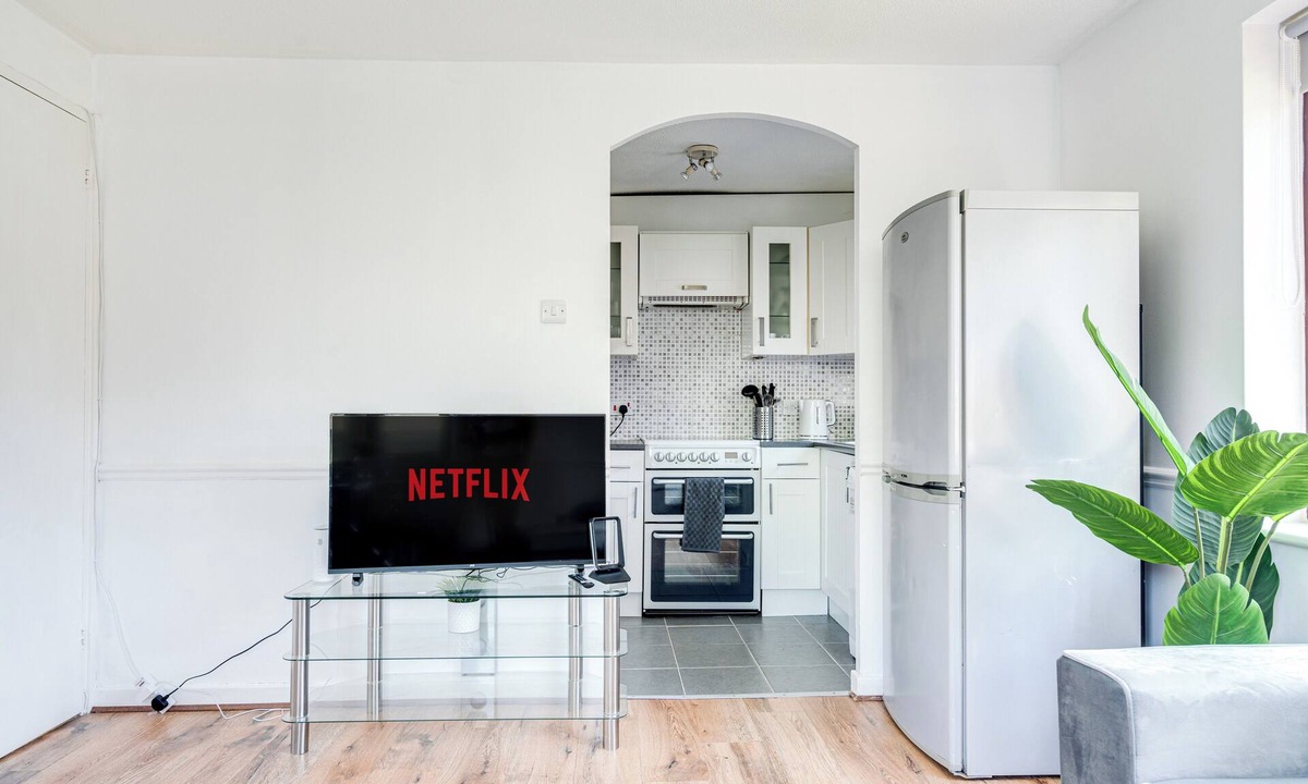 Rotherhithe Apartment | Canada Water 2-bed Flat, Sleeps 6 Central London