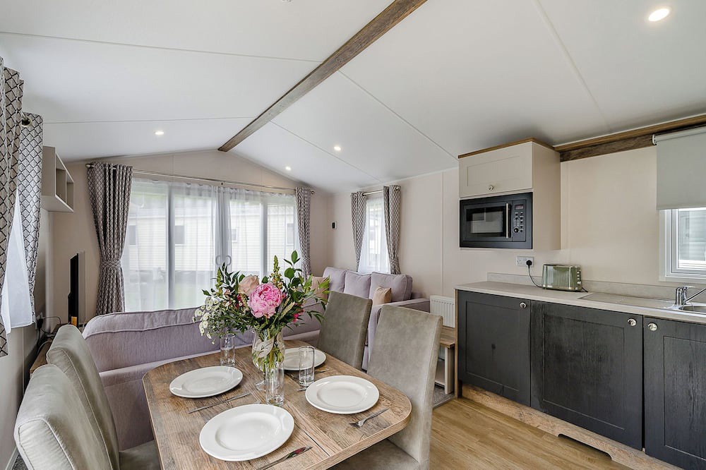 Longridge House | Caravan with one double and one twin.