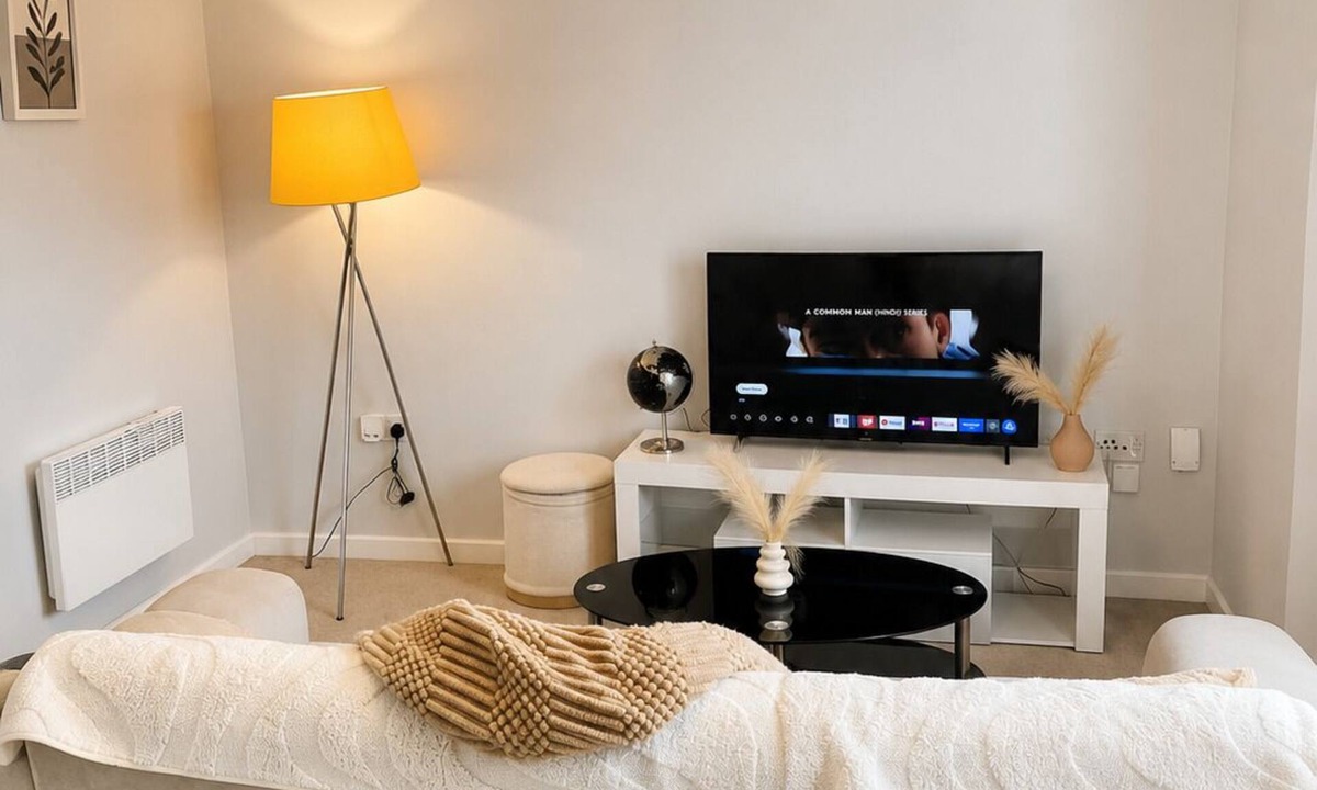 Wolverhampton Apartment | Casa Centro 2Bed Apartment Free Parking, Fast WiFi & Netflix