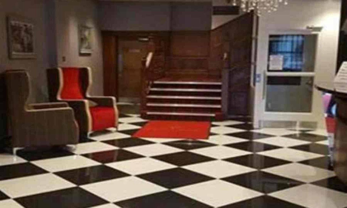 Neath Hotel | Castle Hotel