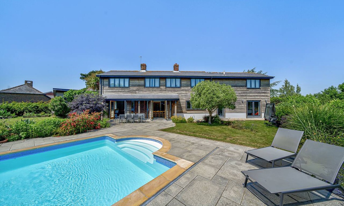 Earnley House | Cedar Barn - Earnley